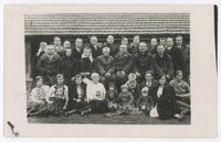 Фото. Родина Захара Франка із членами "Робітничої громади". Нагуєвичі, 1935