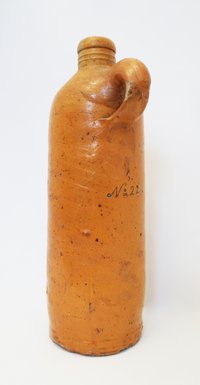 Пляшка керамічна світло-коричневого кольору для зельтерської води.